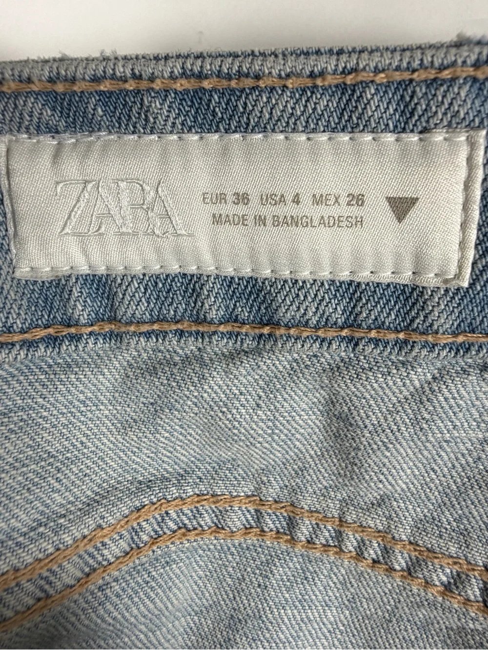 Zara NWT Women’s Button Fly Cropped Baggy Low Rise Distressed Denim Shorts Sz 4